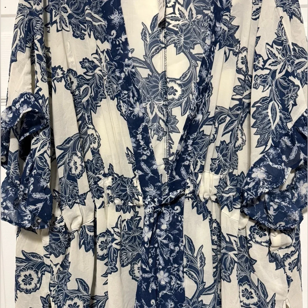 Maurices blue white